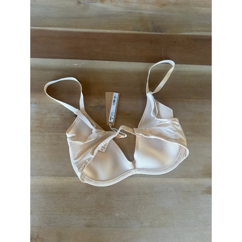 SKIMS Nude Underwire T-Shirt Bra - Picture 4 of 6